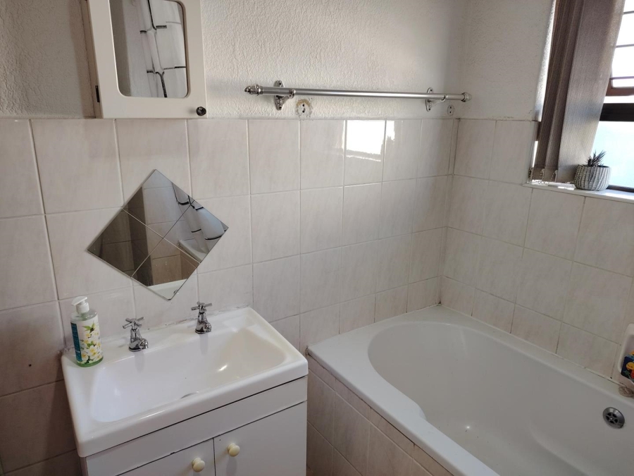 To Let 3 Bedroom Property for Rent in Protea Heights Western Cape
